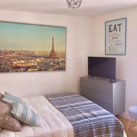 French Typical Apartment Paris Exterior foto